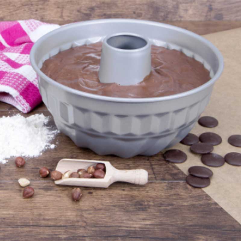 Gugelhupfform mit Schokoladenteig