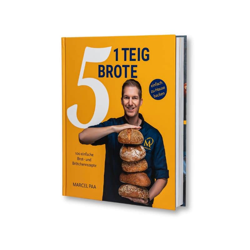Marcel Paa mit Broten Buch