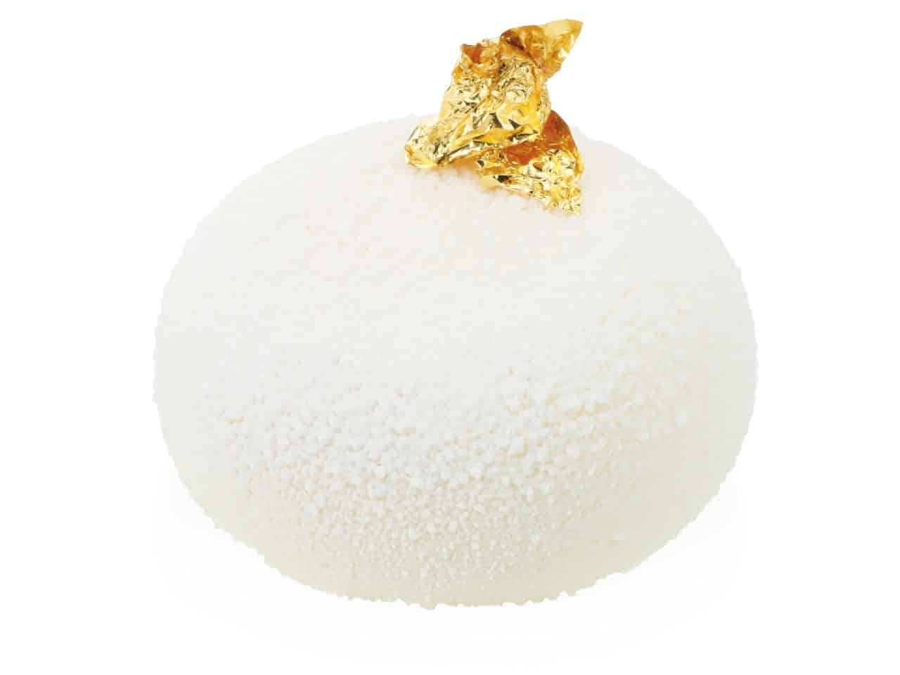Weiße Torte mit Blattgold-Dekor