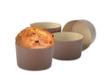 Panettone in braunen Backformen