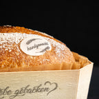 Brotlaib im Holzbackrahmen, handgemacht