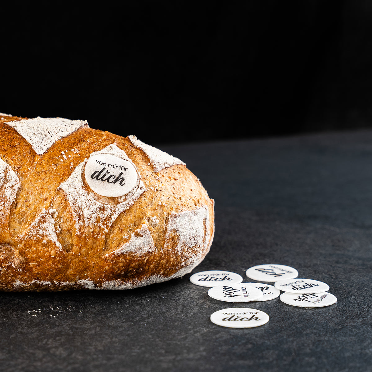Brotlaib mit essbaren Auflegern