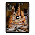 Mehrere Baguettes auf einem Tablet
