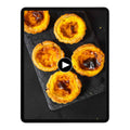 Pastel de Nata auf einem Tablet