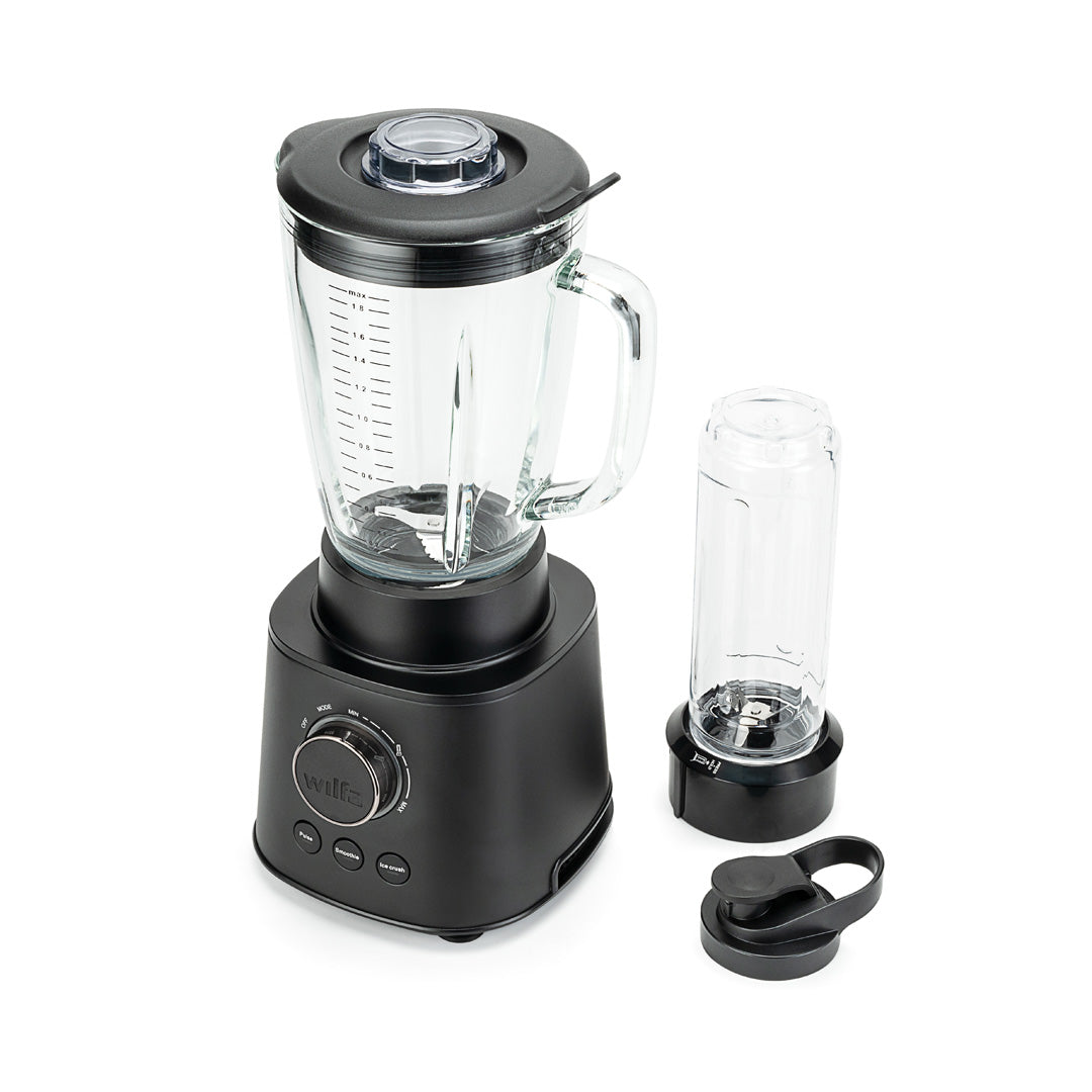 Schwarzer Standmixer mit Zubehör