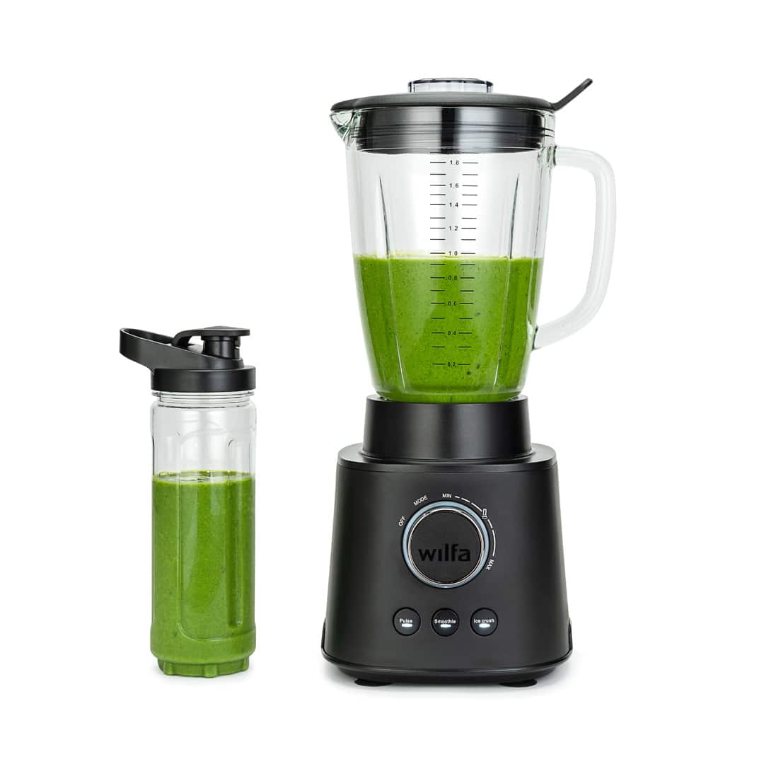 Standmixer mit grünem Smoothie