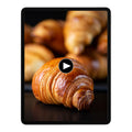 Croissant auf einem Tablet