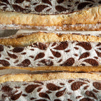 Baguettes mit dekorativem Mehlmuster