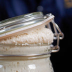 Sauerteig im Glas mit Deckel