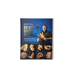 Marcel Paa mit Brotbuch