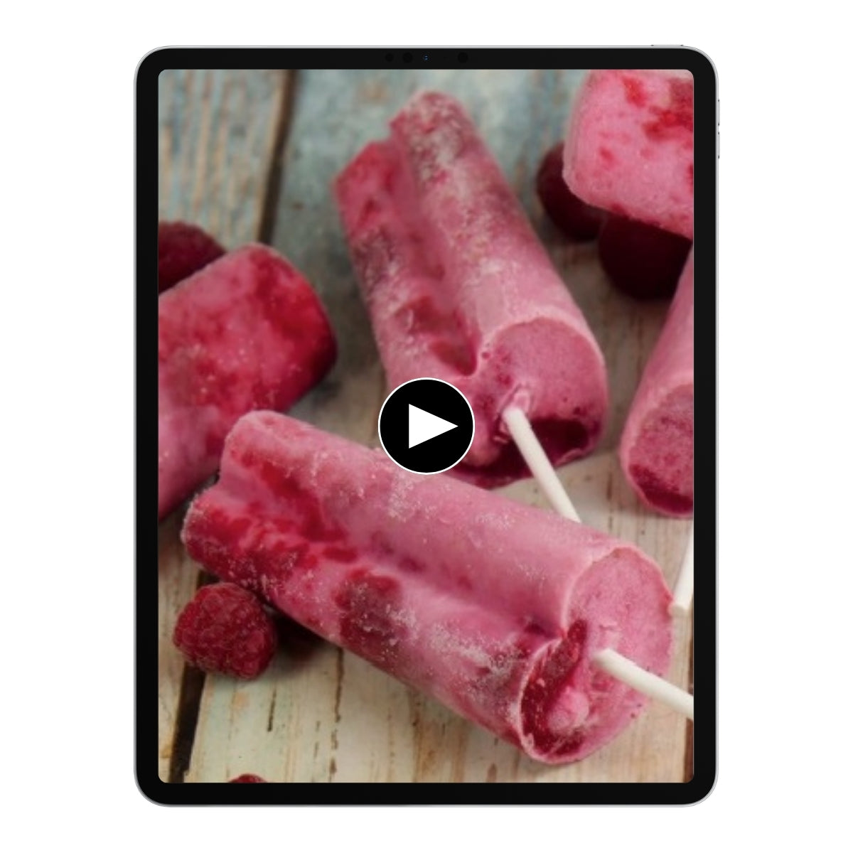 Himbeer-Joghurt-Eis am Stiel auf einem Tablet
