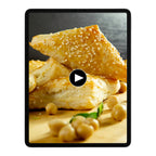 Zuchinni Kichererbsen auf einem Tablet
