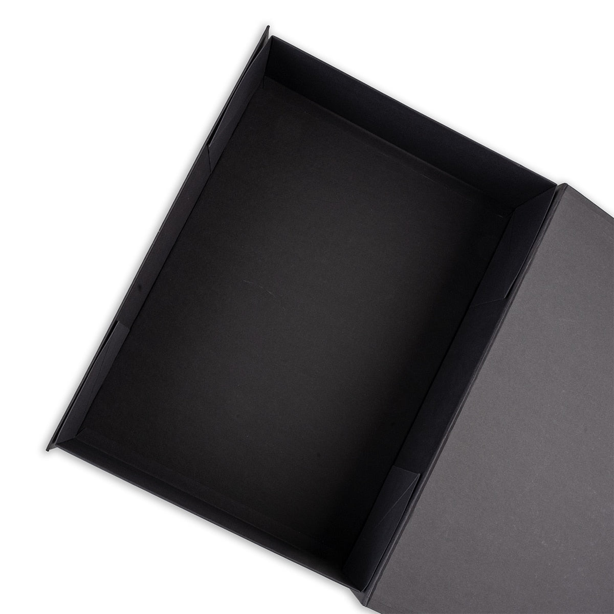 Schwarze, leere Geschenkbox geöffnet