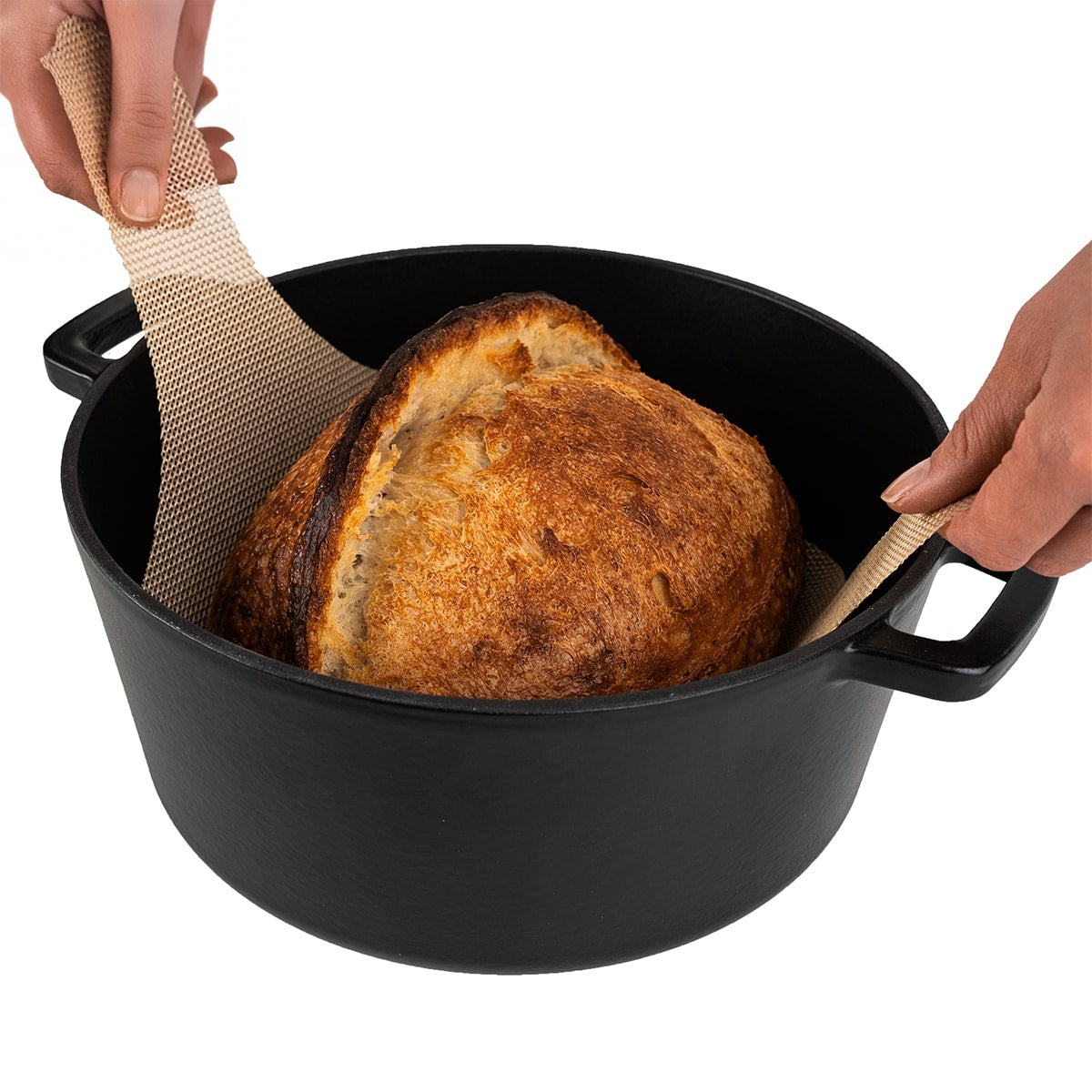 Brot wird aus Topf gehoben