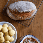 Brot, Kekse und Dessert angerichtet