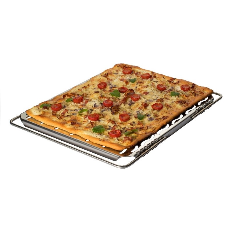 Rechteckige Pizza auf Backblech