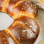 Frisch gebackener, runder Brotring