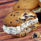 Cookie-Sandwiches mit Eisfüllung, Nahaufnahme