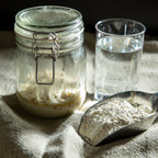 Lievito Madre Glas mit Wasser