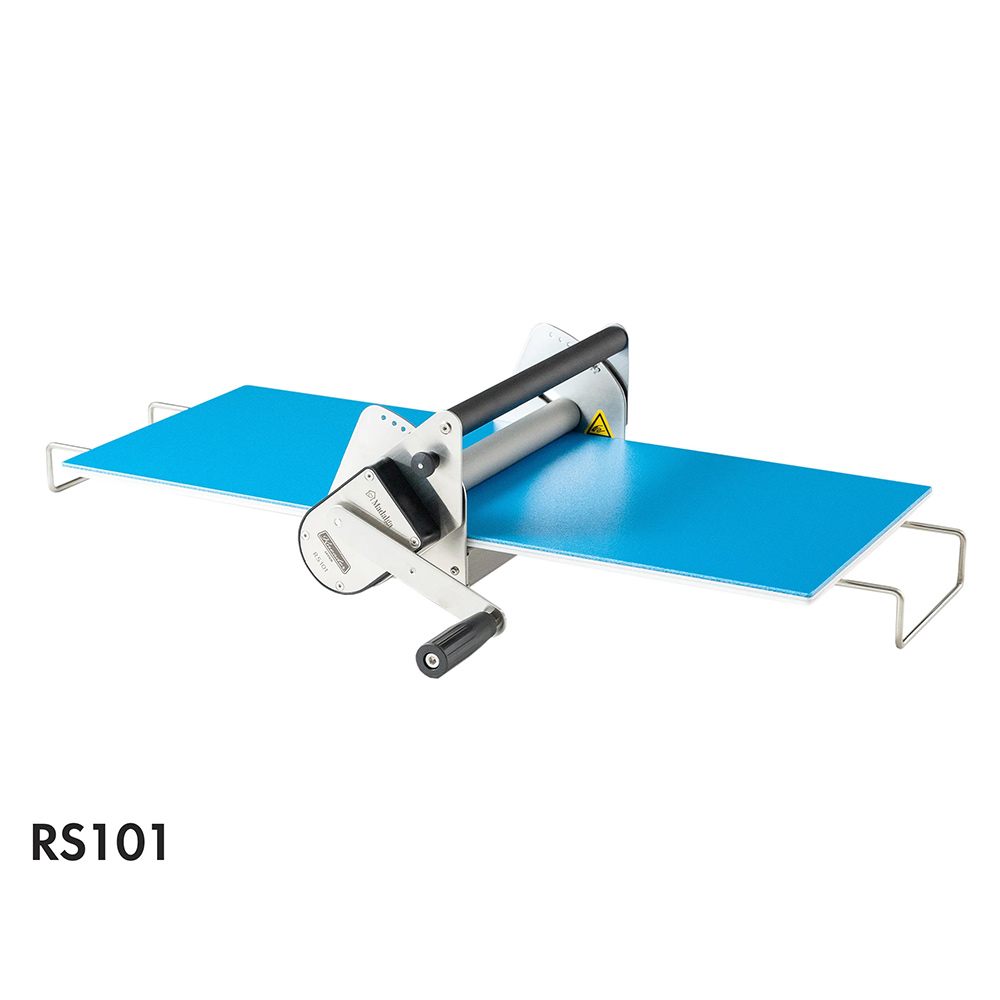 Fondant-Ausrollmaschine auf Tisch