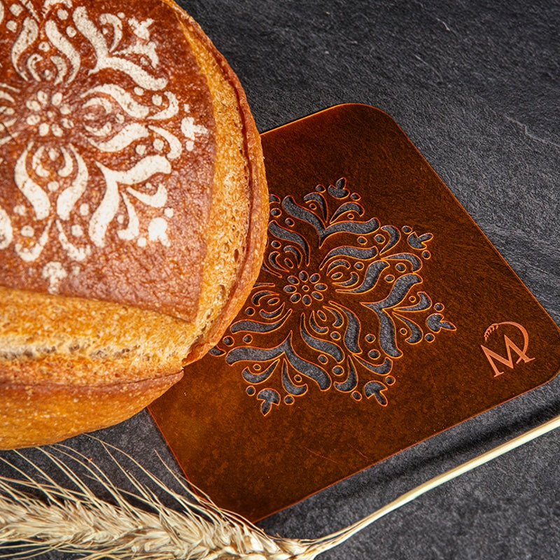 Brot mit Schablone und Muster