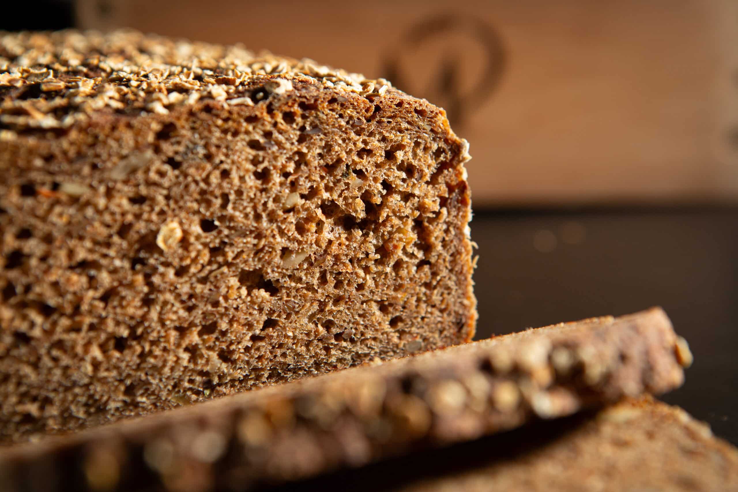 Vollkornbrot angeschnitten, Nahaufnahme