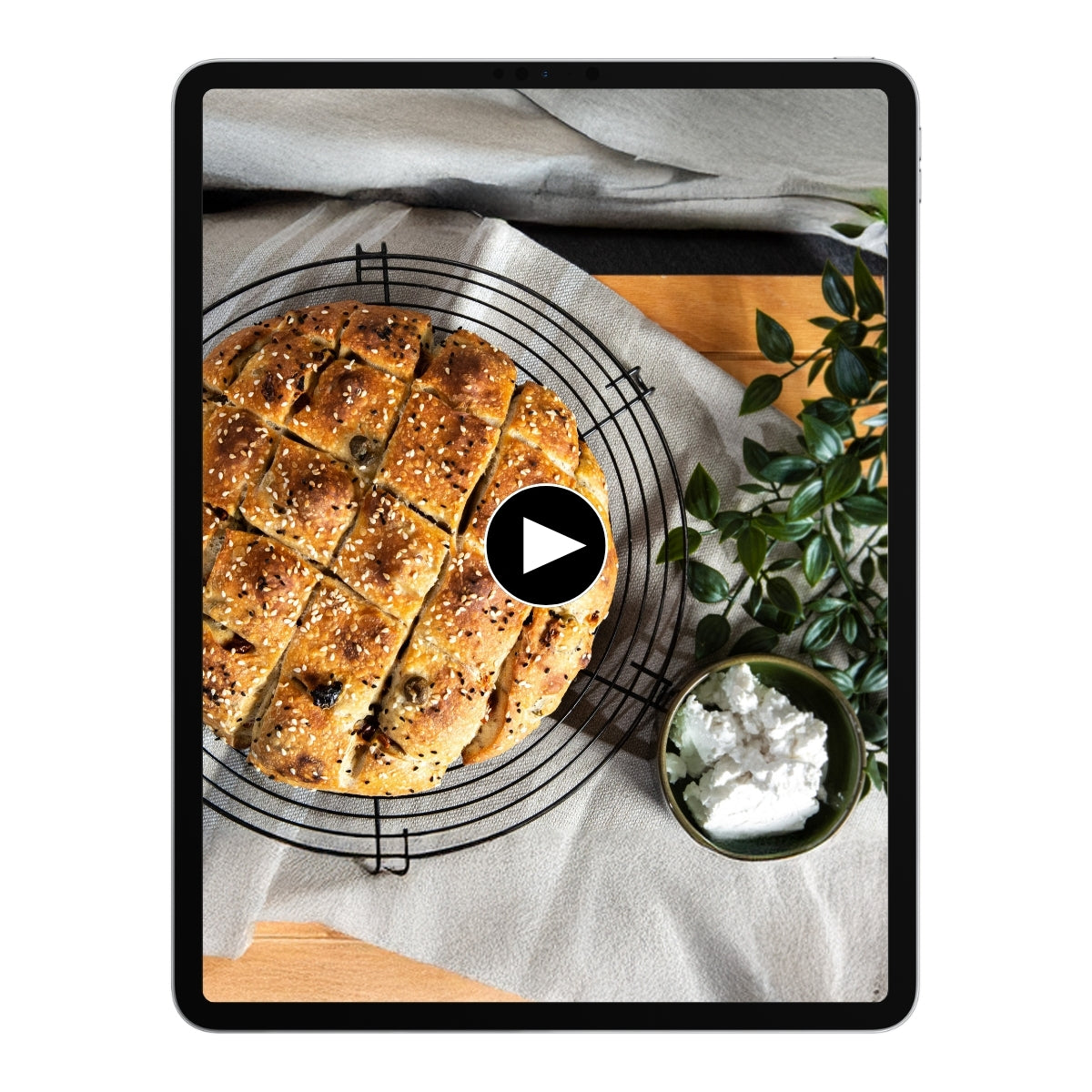 Frisch gebackenes Brot auf einem Tablet