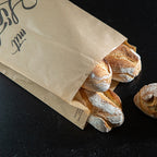 Drei Baguettes in Papiertüte