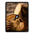 Sauerteigbrot auf einem Tablet