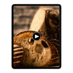 Sauerteigbrot auf einem Tablet