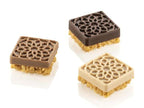 Drei Pralinen mit Ornament-Dekor