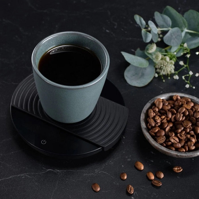 Kaffeetasse, Kaffeebohnen, Waage, Eukalyptus