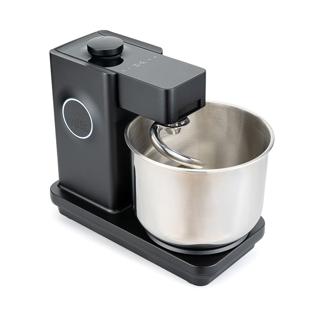 Schwarze Küchenmaschine mit Edelstahlschüssel