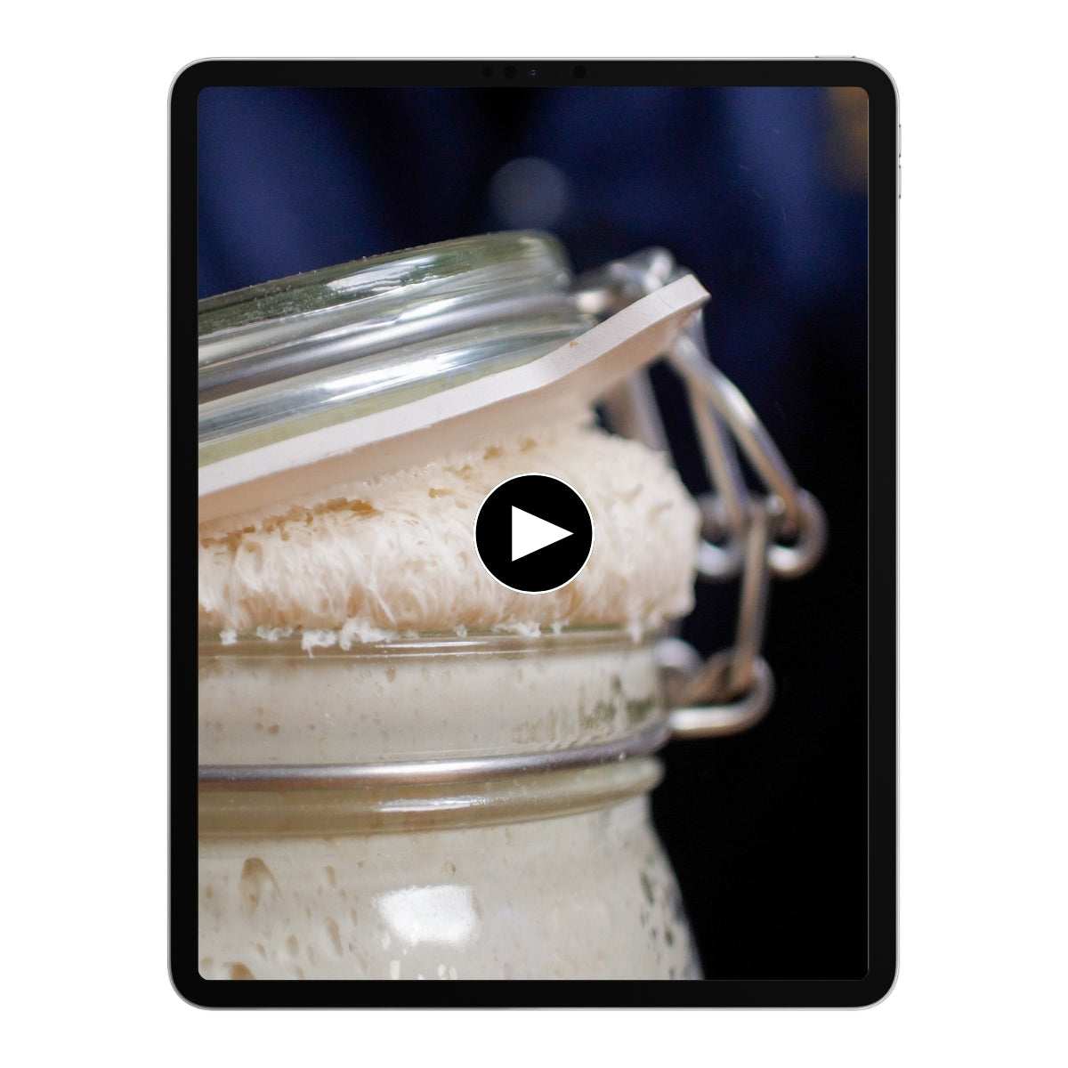 Sauerteig im Glas auf einem Tablet