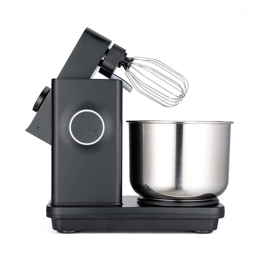 Schwarze Küchenmaschine mit Rührschüssel