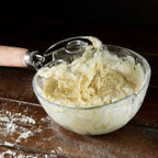 Schale mit Vorteig