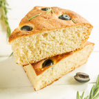 Focaccia mit Oliven und Rosmarin