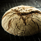 Brot auf einem Gitter