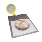 Brotlaib auf Backblech mit Logo